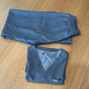 Figs Women's Gray Scrub Set